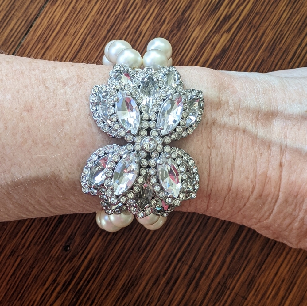 Faux Pearl-Clear Rhinestone Flower Blossom Stretch Bracelet